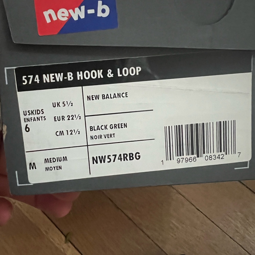 new-b 574 | New Balance Kids Black and White Hook N Loop Sneakers (Toddler 6) - Picture 8 of 8